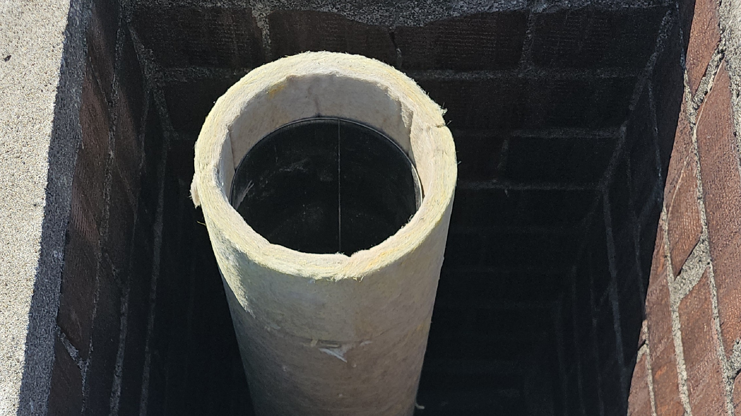 Schornsteinbau Rohr außen Rohzustand