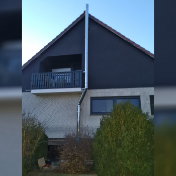 Kaminrohr Edelstahl außen an Haus